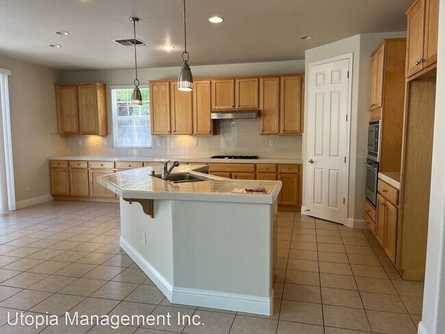 Building Photo - 5 br, 3.5 bath House - 503 W Las Brisas Drive