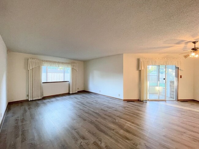 Building Photo - 3102 Princeton Dr