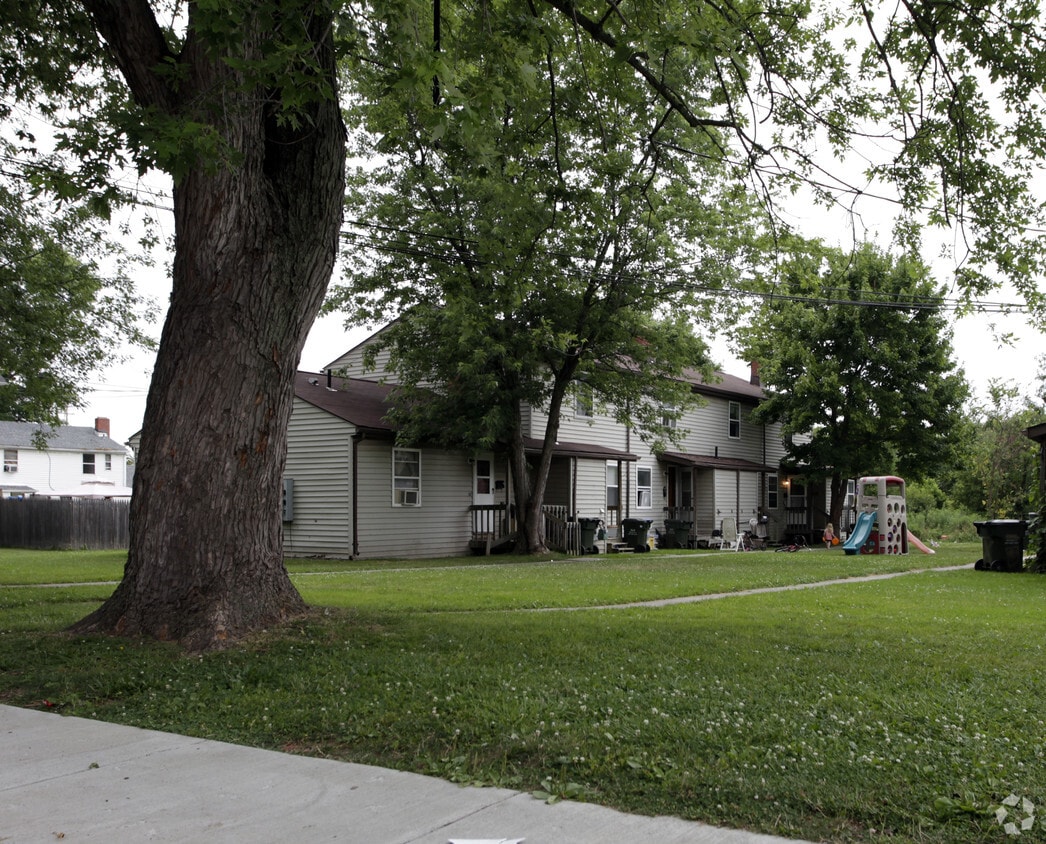 9150 Maple Grove Rd, Windham, OH 44288 Apartments in Windham, OH