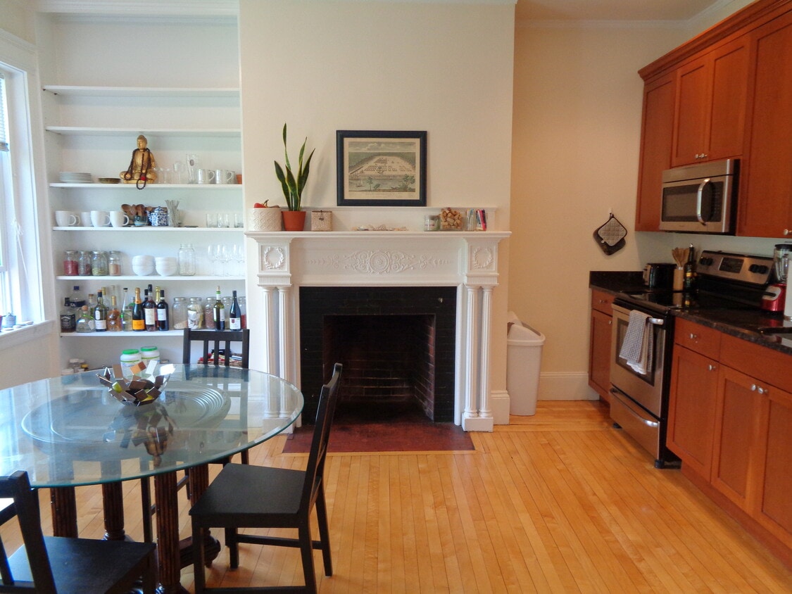 Primary Photo - 1120 Beacon St