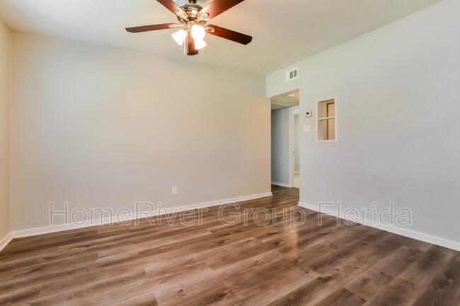 Building Photo - 213 Hays Dr