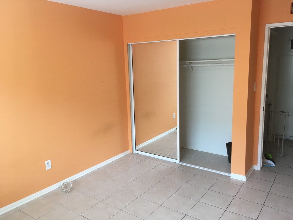 HABITACIÓN DISPONIBLE! - 5252 Coldwater Canyon Ave