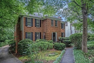 Building Photo - 795 N Parkwood Rd