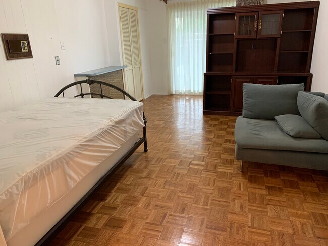 Foto del edificio - 5833 E University Blvd