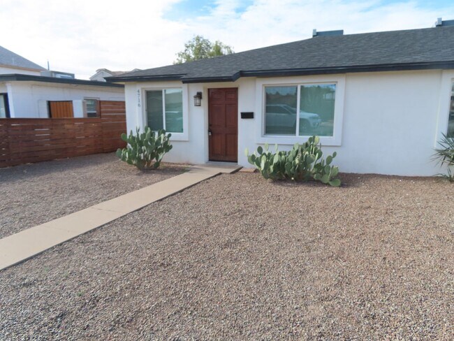 Foto del edificio - Newly Remodeled 2 Bedroom 1 Bath Condo