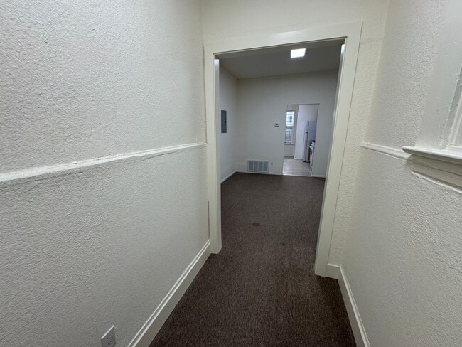 Building Photo - 294