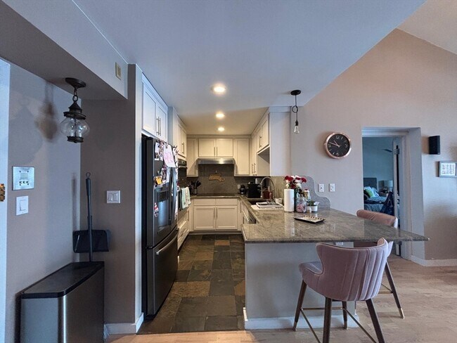 Building Photo - 160 Commandants Wy