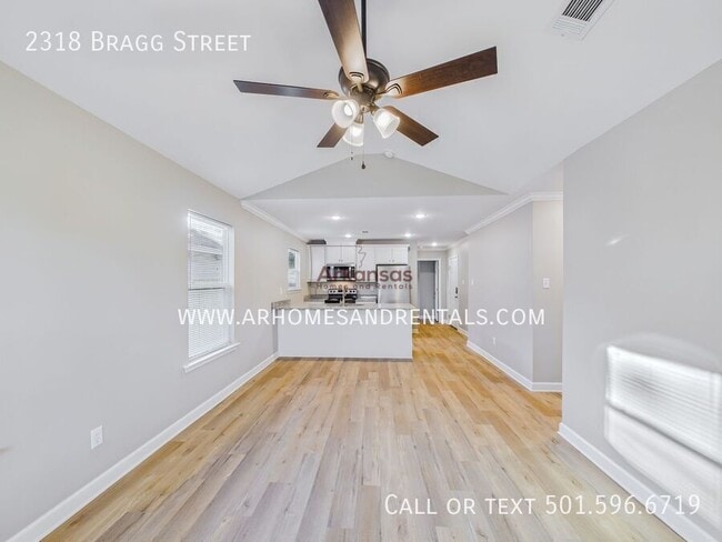 Building Photo - 2318 Bragg St