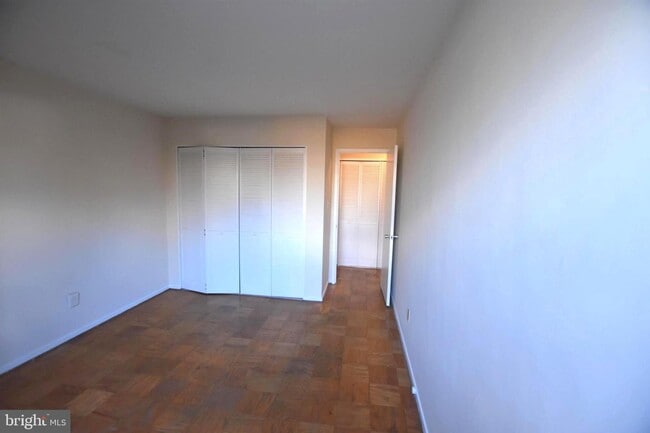 Building Photo - 22 Manor Cir