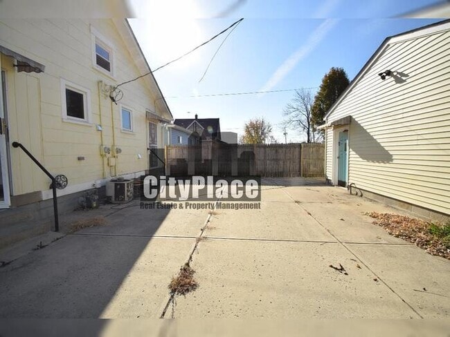 Building Photo - 2012 Olive St