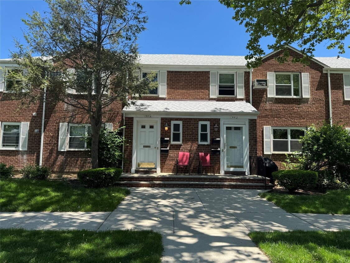 Primary Photo - 75-17 255th St