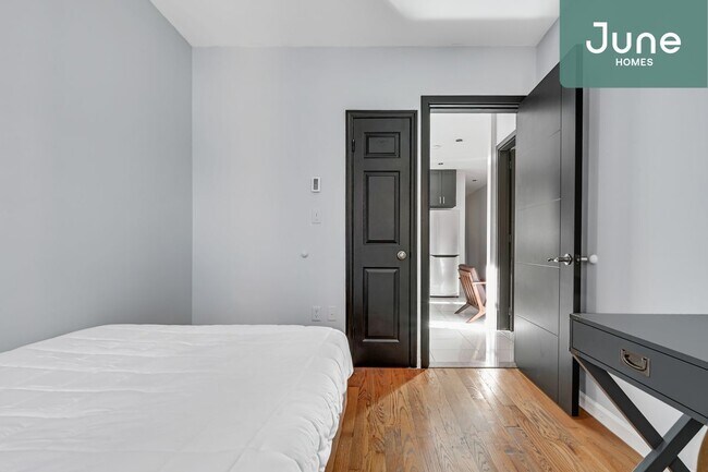 Foto del edificio - ROOM ONLY in 4-bed/1.5-bath Home