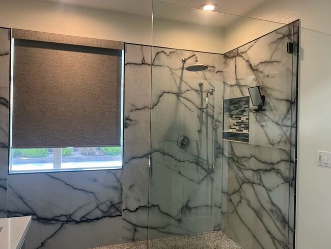 Foto del edificio - Charming 4-Bed, 2-Bath Single-Story Home f...