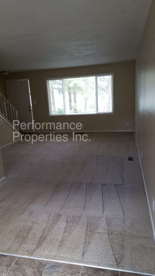 Building Photo - 3595 Cedaroak Dr