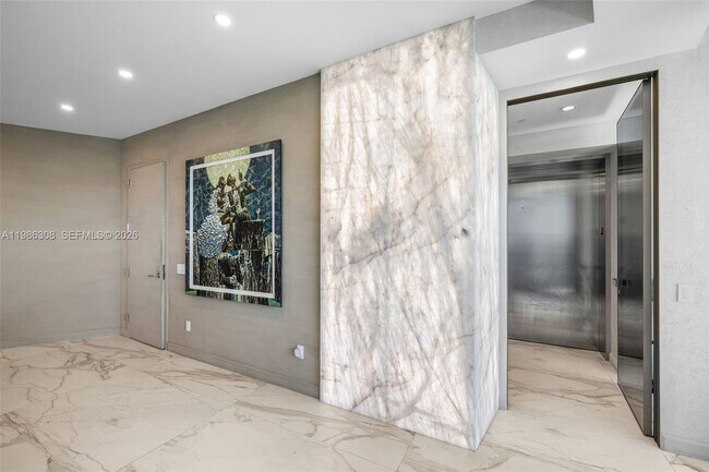 Building Photo - 18555 Collins Ave