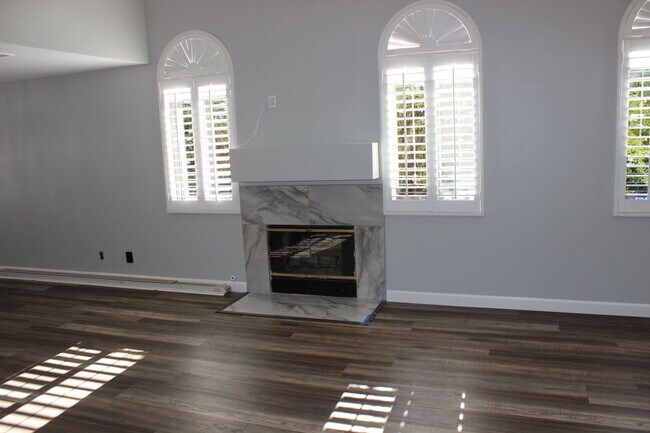 Foto del edificio - 9165 1/2 Noble Avenue