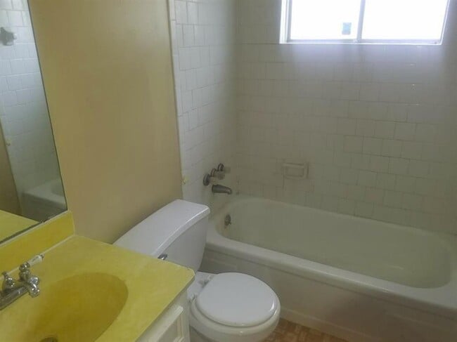 Building Photo - 9332 Tooley Dr