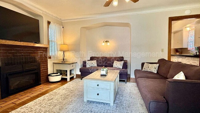 Foto del edificio - 705 N A St