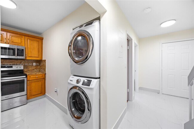 Foto del edificio - 2427 W 52nd Pl