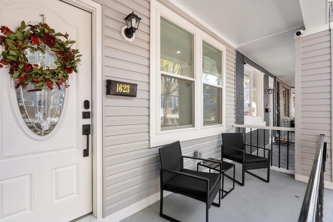 Foto del edificio - Luxurious 3-Bedroom Townhome in Point Breeze! Available NOW!