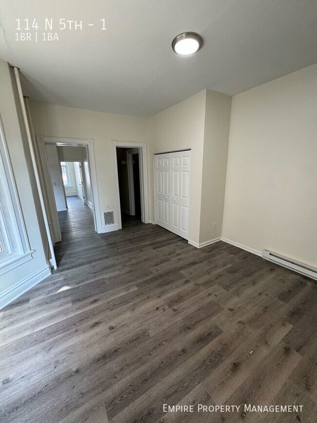 Building Photo - Available Now- 1 bedroom, 1 bathroom in Al...
