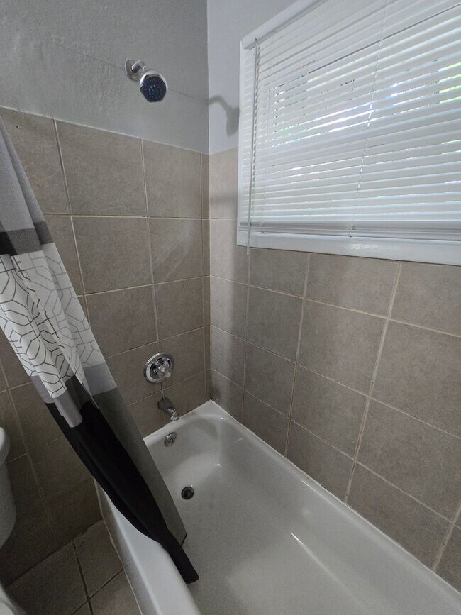 Foto del edificio - 3419-3421-3421 Gerbert Rd