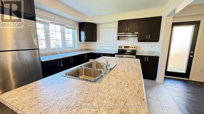 Building Photo - 46 Kilmarnock Cres
