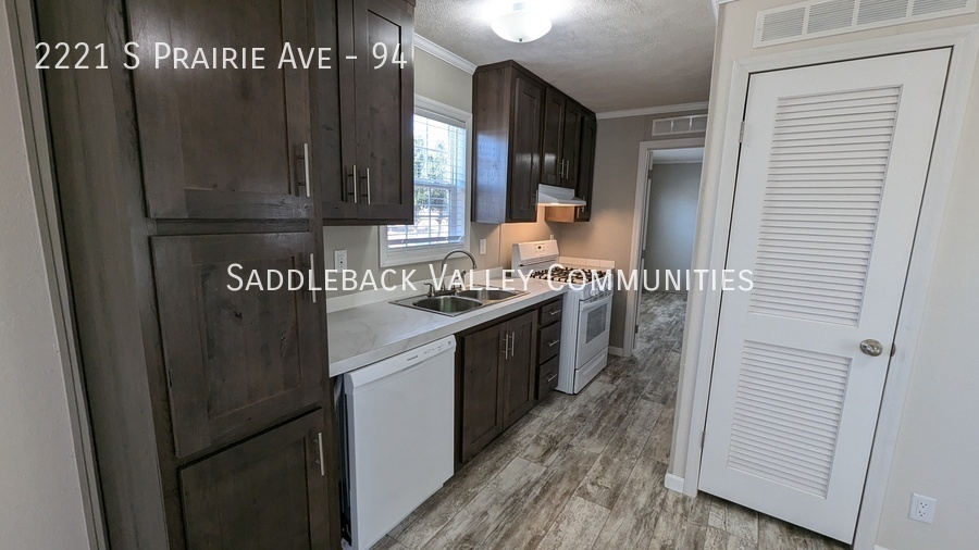 Primary Photo - Beautiful Newer 2 Bedroom, 2 Bath Mobile H...