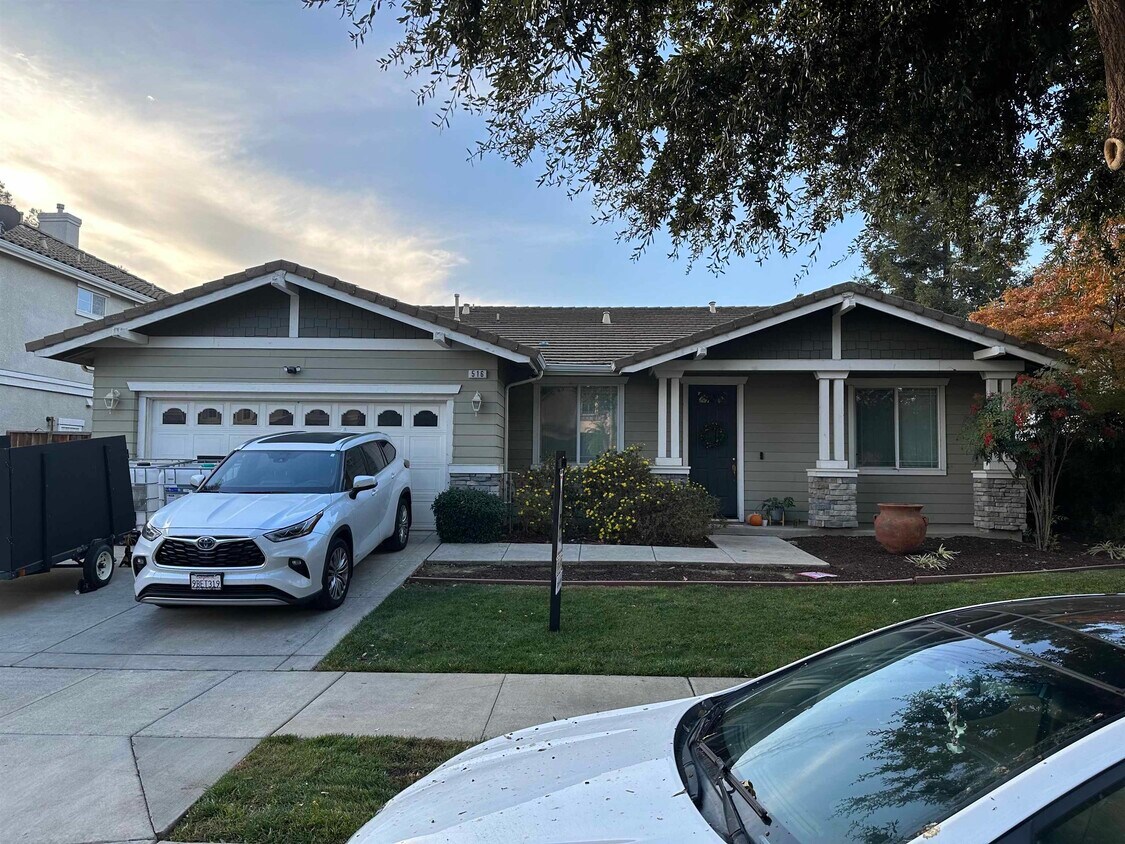 Building Photo - 516 Coconut Pl