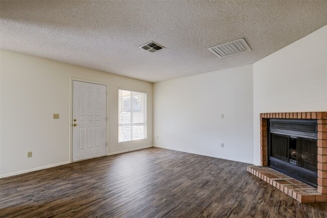 Building Photo - Great Condo in Prescott