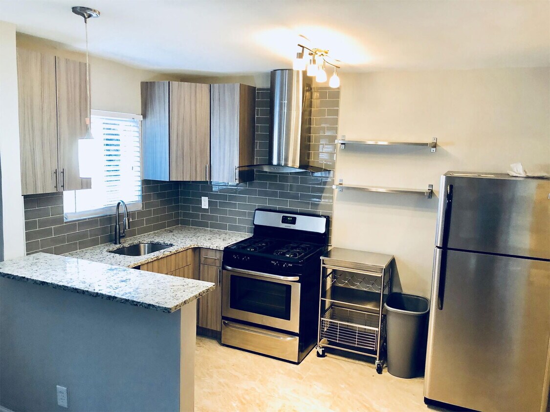 Foto principal - 773 Greenwood Ave NE