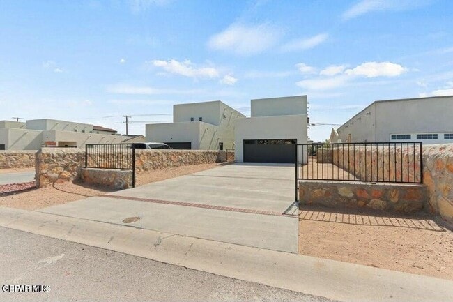 Building Photo - 14679 Pebble Hills Blvd
