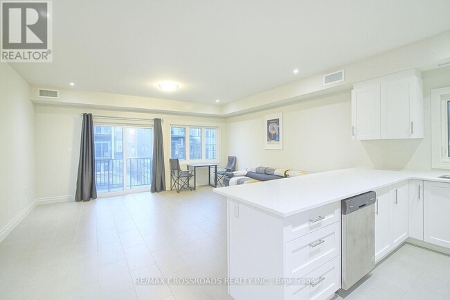 Building Photo - 233 Watson Ave