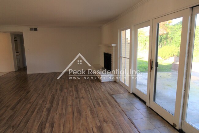 Foto del edificio - Charming 3bd/2ba Foothill Farms Home With 2 Car Garage!