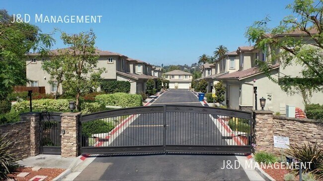 Foto del edificio - Luxurious Townhome w/2 Car Garage, Private...