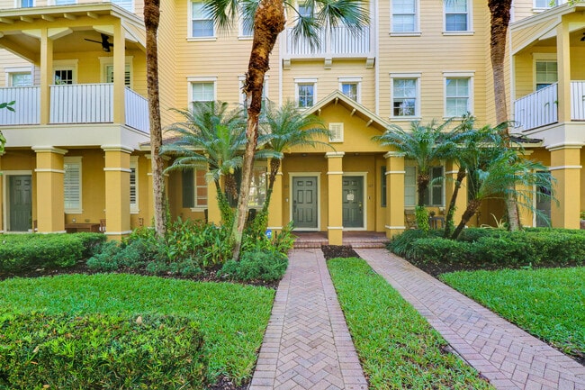Building Photo - 123 E Thatch Palm Cir