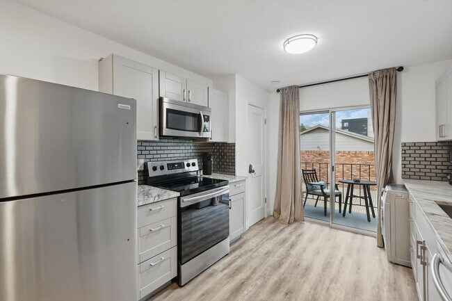 Foto del edificio - 8083 Meadow Rd