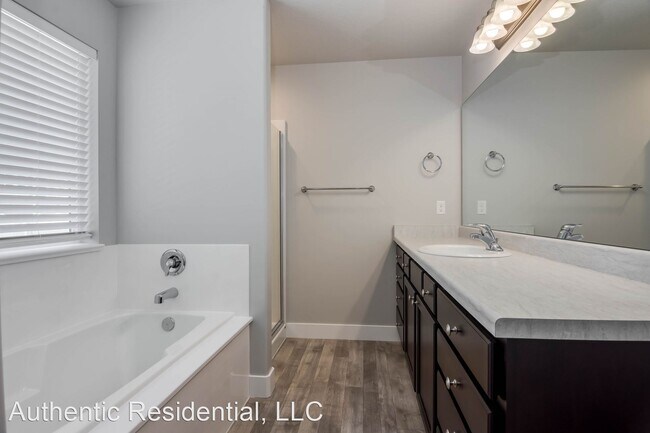 Foto del edificio - 4 br, 3.5 bath House - 119 N Stone Gate Dr