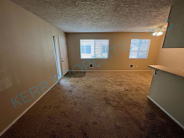 Foto del edificio - 2 Bd / 1 Bth - Ceiling Fan - Detached Gara...