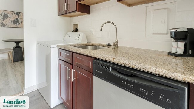 Building Photo - 6220 Springhill Dr