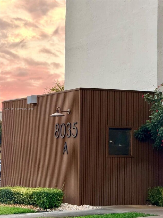 Foto principal - 8035 SW 107th Ave