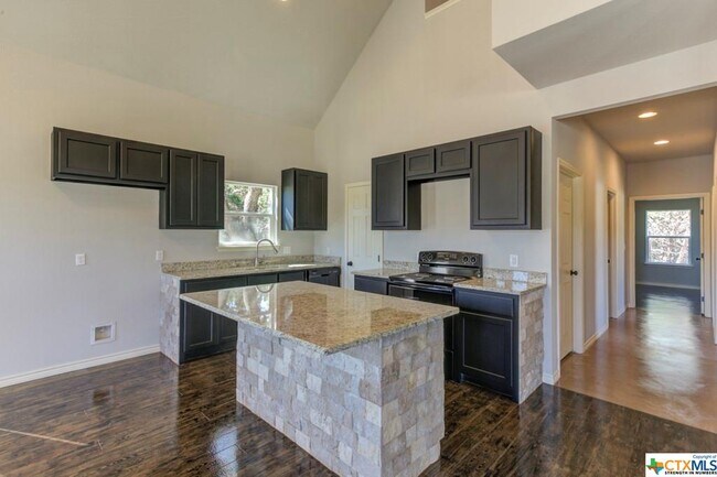 Building Photo - 1469 Whispering Hills Dr