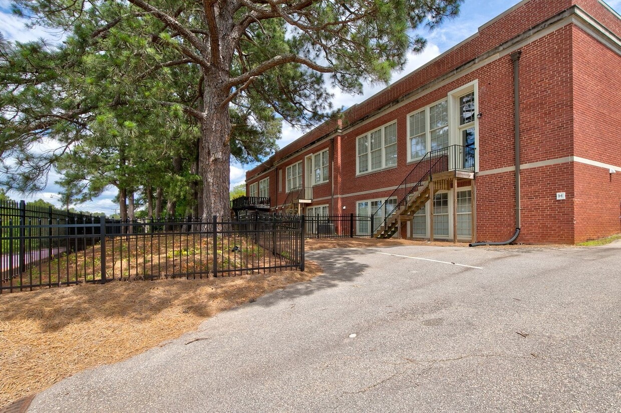 Primary Photo - 3501 Lyles St