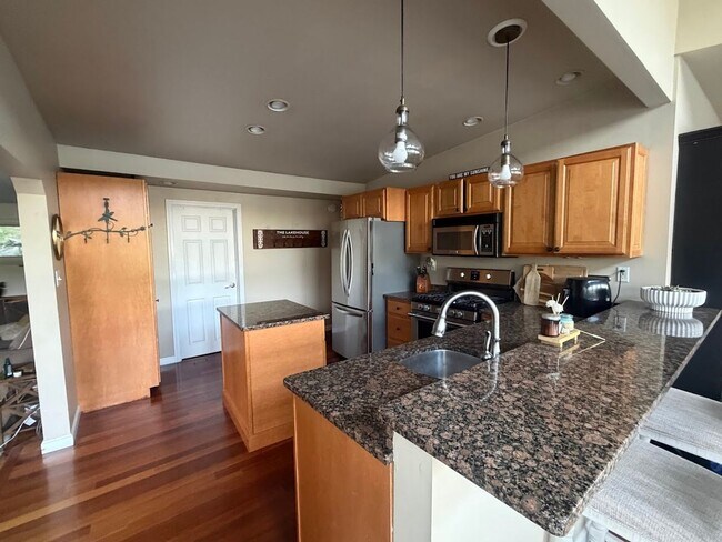 Foto del edificio - 36 Cobbetts Pond Rd