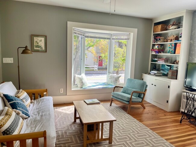 Building Photo - 33 W Elm St