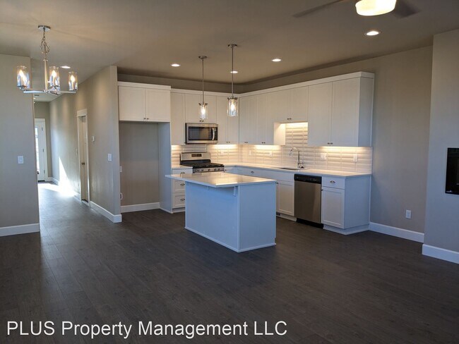Building Photo - 3 br, 2.5 bath House - 20515 SE Aberdeen Ct.