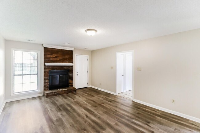 Foto del edificio - 7146 Butternut Dr