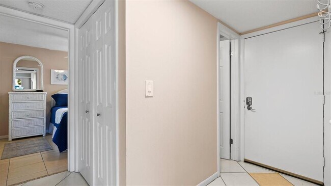 Building Photo - 1700 Cove II Pl