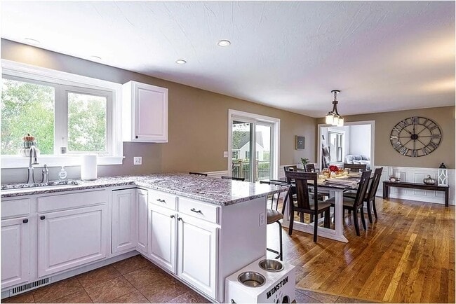 Building Photo - 32 Fox Meadow Dr