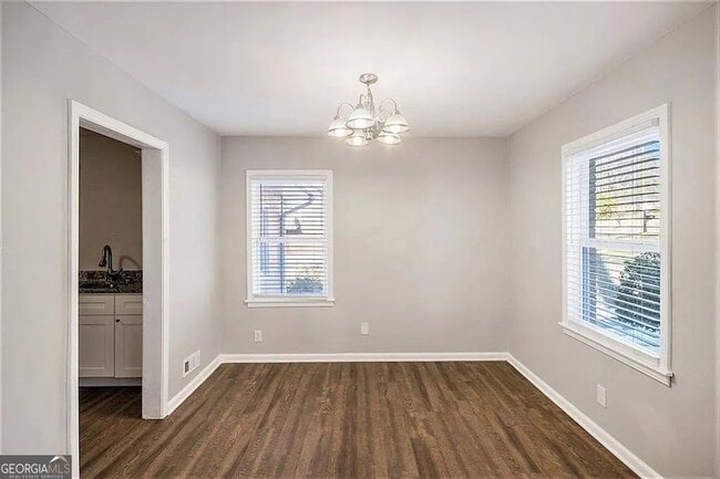 Building Photo - 2077 Rosewood Rd